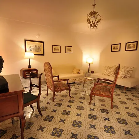 Casa Piazza Grande Feriehus Pietraperzia