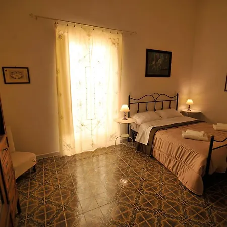 Casa Piazza Grande Pietraperzia